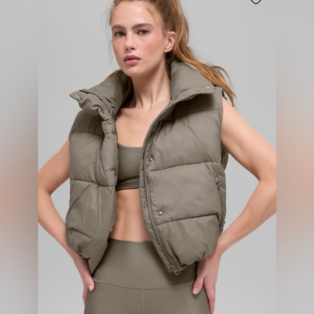 ALO Yoga NWT Gold Rush Puffer Vest Cropped Jacket on Light Cocoa Color Size XS